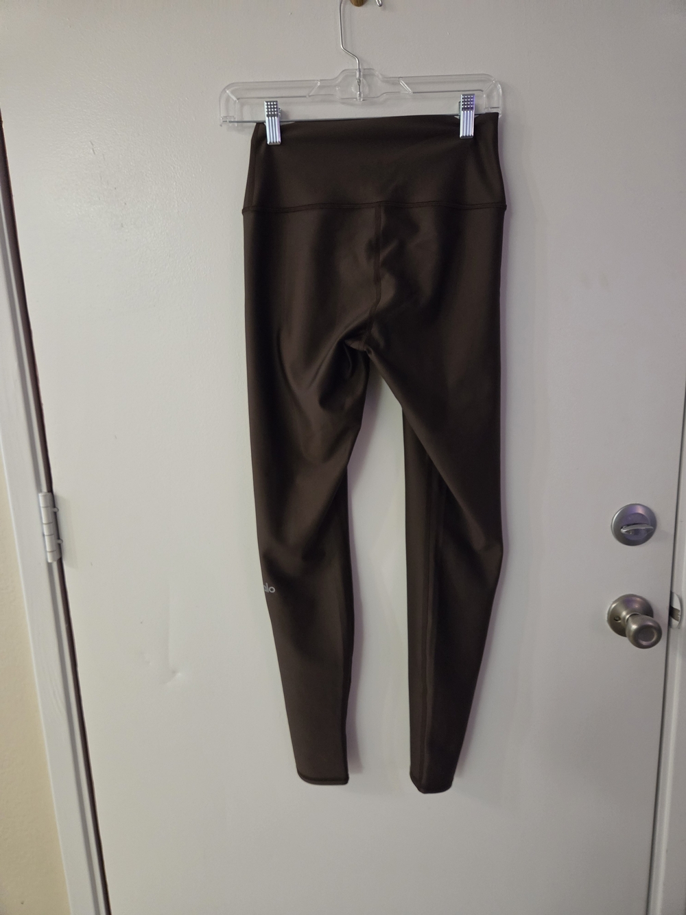 Alo Brown Activewear Set With Crisscross Back - Picture 11 of 12